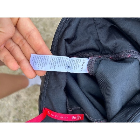 SPANX Women's Black Leather-like leggings, size XS - Picture 4 of 8